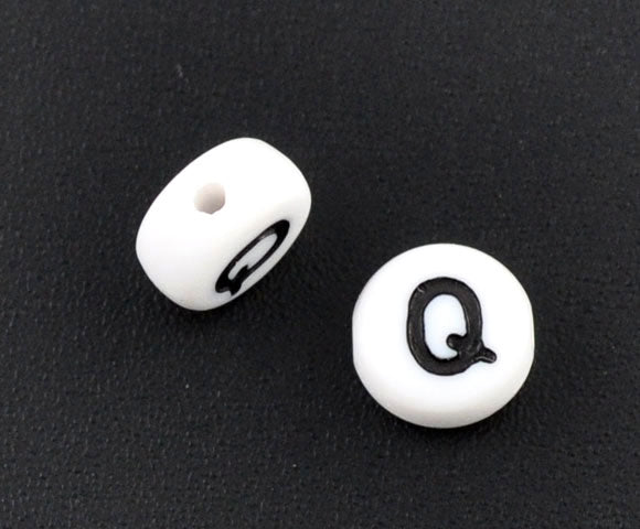Acrylic White Alphabet/Letter "Q" Coin Spacer Beads, 7mm, 10 pcs