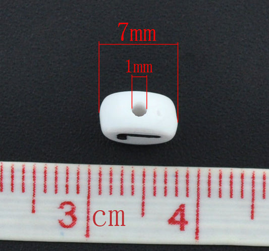 Acrylic White Alphabet/Letter "L" Coin Spacer Beads, 7mm, 10 pcs