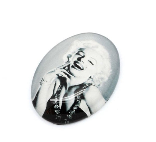 Portrait Marilyn Monroe Oval glass Cabochon, 25x18mm 2pcs