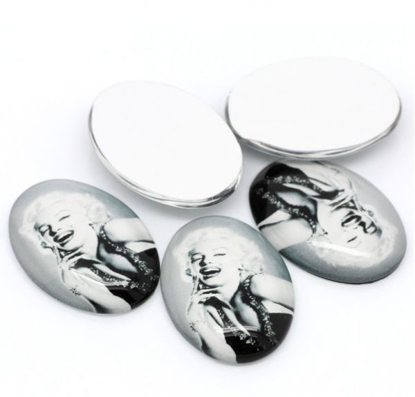Portrait Marilyn Monroe Oval glass Cabochon, 25x18mm 2pcs