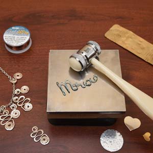 Dual-head-mini-plastic-and-metal-mallet-with-detachable-head  - Beadsmith