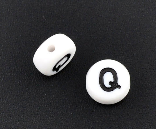 Acrylic White Alphabet/Letter "Q" Coin Spacer Beads, 7mm, 10 pcs